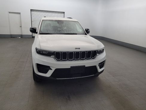 Used 2023 Jeep Grand Cherokee Laredo w/ Luxury Tech Group I AWD/4WD image 14