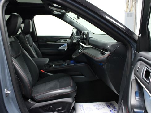 Used 2025 Ford Explorer ST image 17