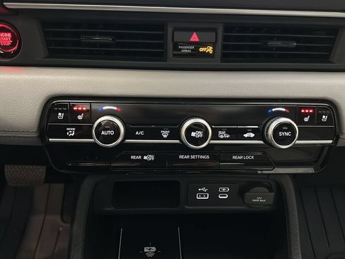 Certified 2024 Honda Pilot Elite image 39