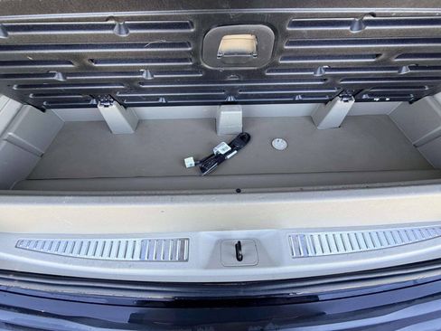 Used 2016 Cadillac Escalade Luxury AWD/4WD image 9