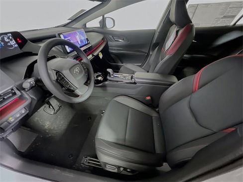 New 2025 Toyota Prius Plug-In Hybrid image 12