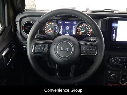 Used 2025 Jeep Gladiator Rubicon w/ Safety Group AWD/4WD image 7