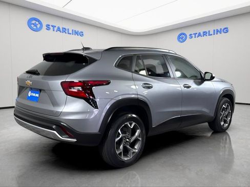 Certified 2024 Chevrolet Trax LT w/ LT Convenience Package image 9