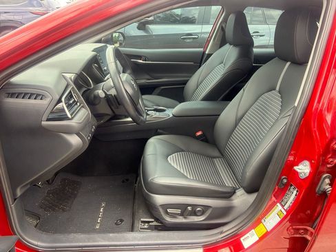Used 2024 Toyota Camry SE FWD image 5