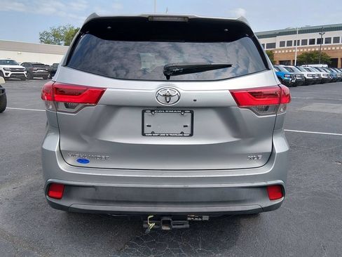 Used 2019 Toyota Highlander XLE FWD image 5