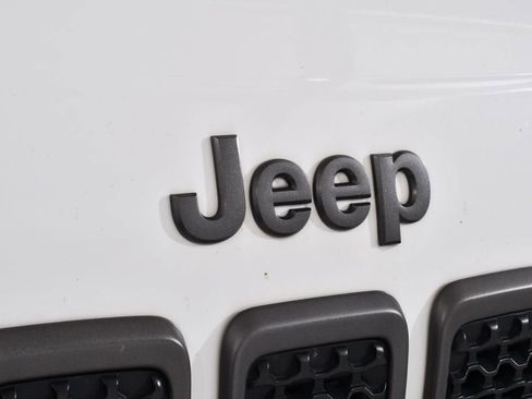 Used 2022 Jeep Cherokee Trailhawk w/ Comfort/Convenience Group AWD/4WD image 21