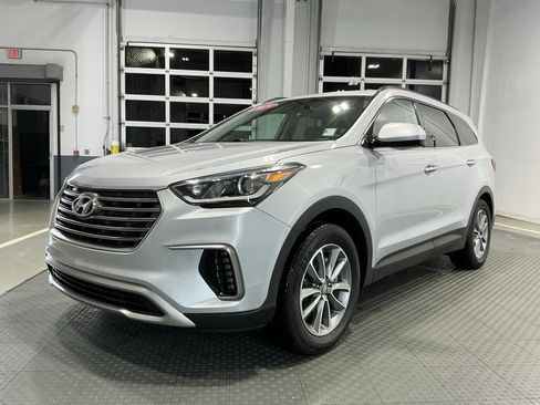 Used 2019 Hyundai Santa Fe XL SE image 2