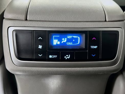 Used 2017 Toyota Highlander LE FWD image 17