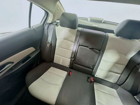 Used 2014 Chevrolet Cruze LS image 12