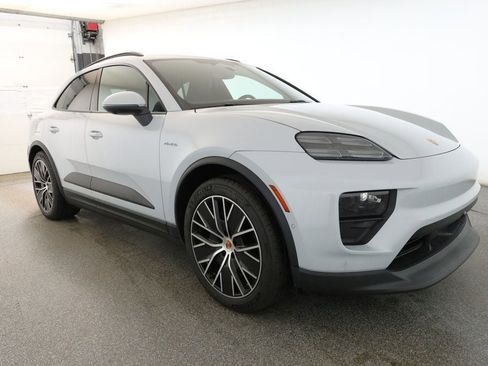 Used 2025 Porsche Macan Electric w/ Premium Package image 3