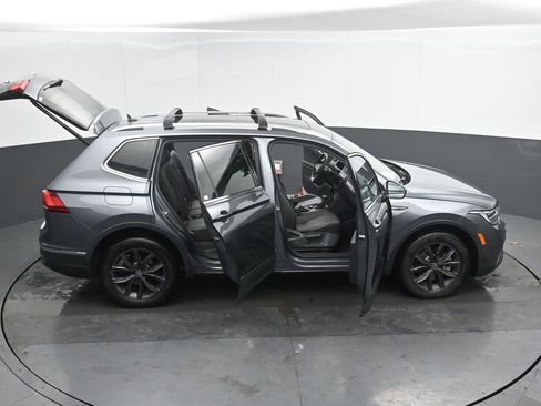 Used 2022 Volkswagen Tiguan SE image 48