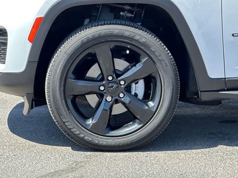 Certified 2023 Jeep Grand Cherokee Altitude RWD image 25