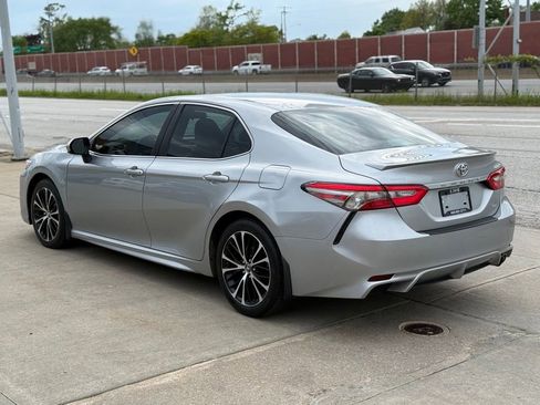 Used 2018 Toyota Camry SE FWD image 11