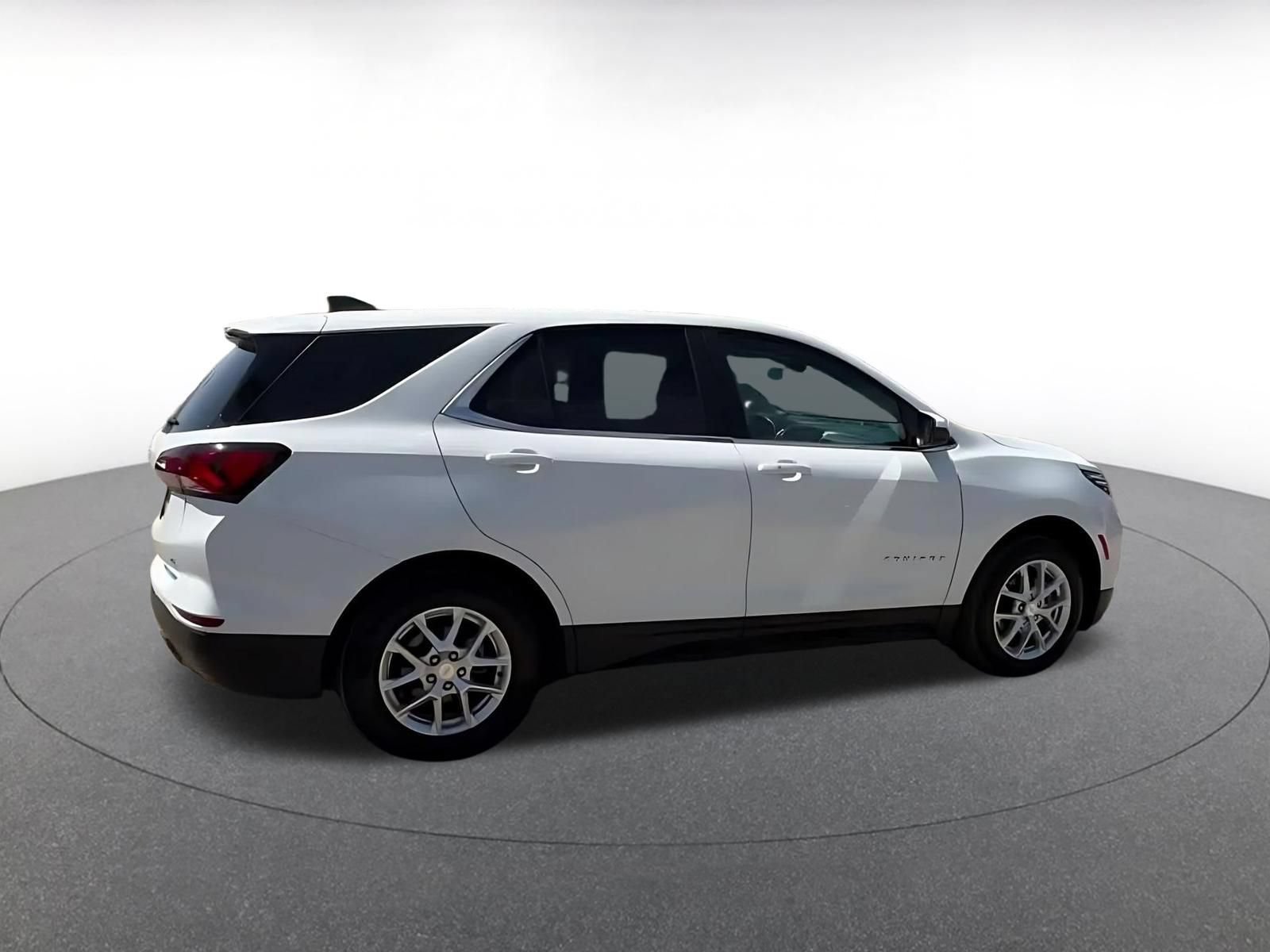 Used 2024 Chevrolet Equinox LT FWD image 14