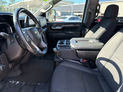 Used 2024 Chevrolet Silverado 2500 LT image 9