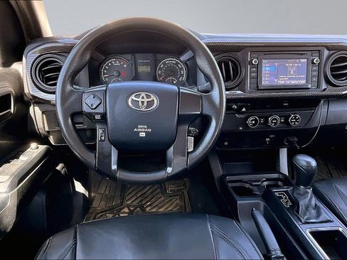 Used 2017 Toyota Tacoma SR RWD image 5