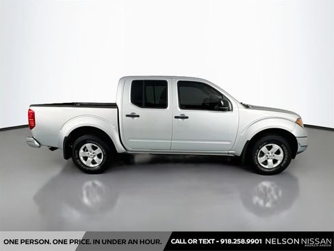 Used 2011 Nissan Frontier SV AWD/4WD image 4