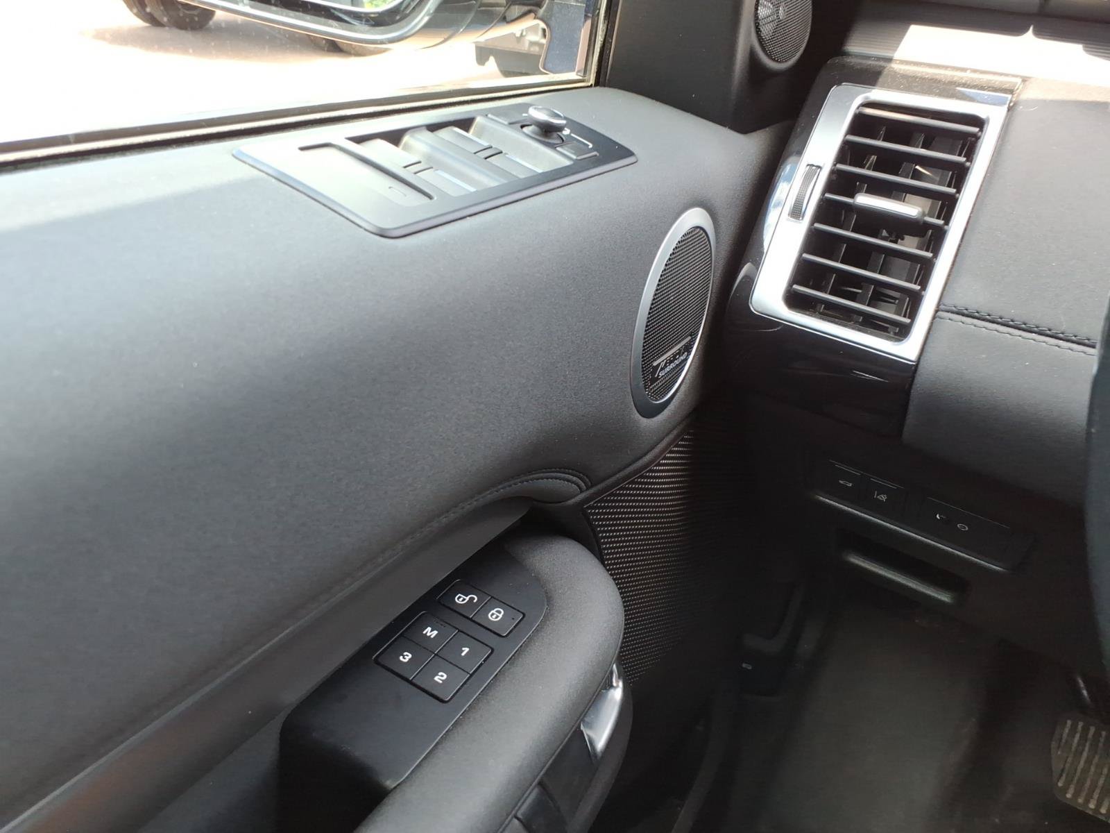 Used 2017 Land Rover Discovery HSE AWD/4WD image 19