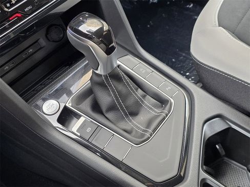 New 2025 Volkswagen Taos SE image 15