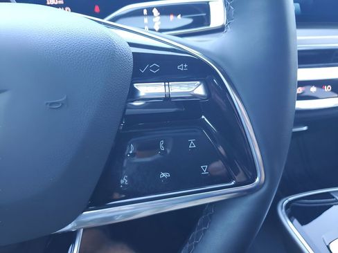 Used 2025 Cadillac Lyriq Luxury image 37