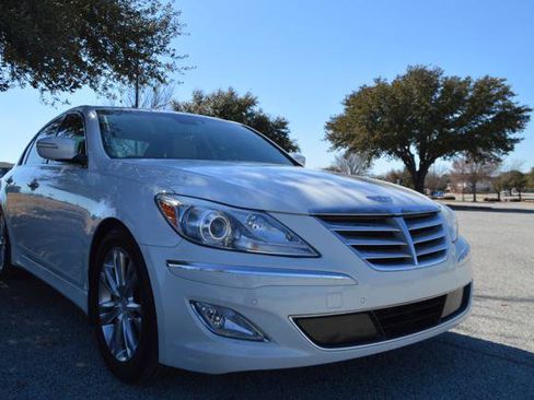 Used 2013 Hyundai Genesis 3.8 w/ Technology Pkg image 2