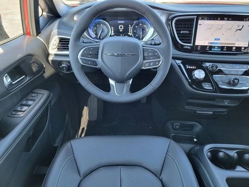 New 2026 Chrysler Pacifica Select AWD/4WD image 31