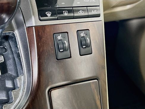 Used 2015 Toyota Venza XLE image 19