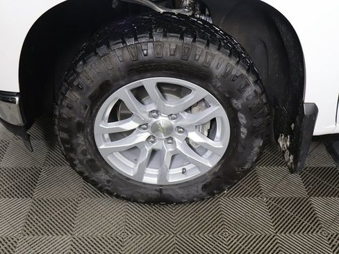 Used 2019 Chevrolet Silverado 1500 LTZ w/ LTZ Convenience Package AWD/4WD image 17