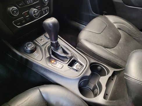 Used 2019 Jeep Cherokee Limited image 26