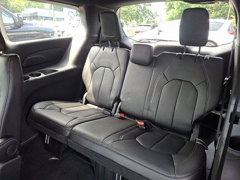 New 2026 Chrysler Pacifica Select image 7