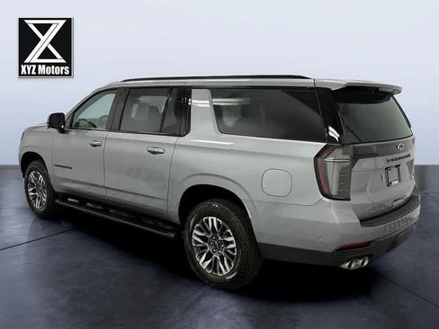 Used 2025 Chevrolet Suburban Z71 w/ Comfort Package image 4