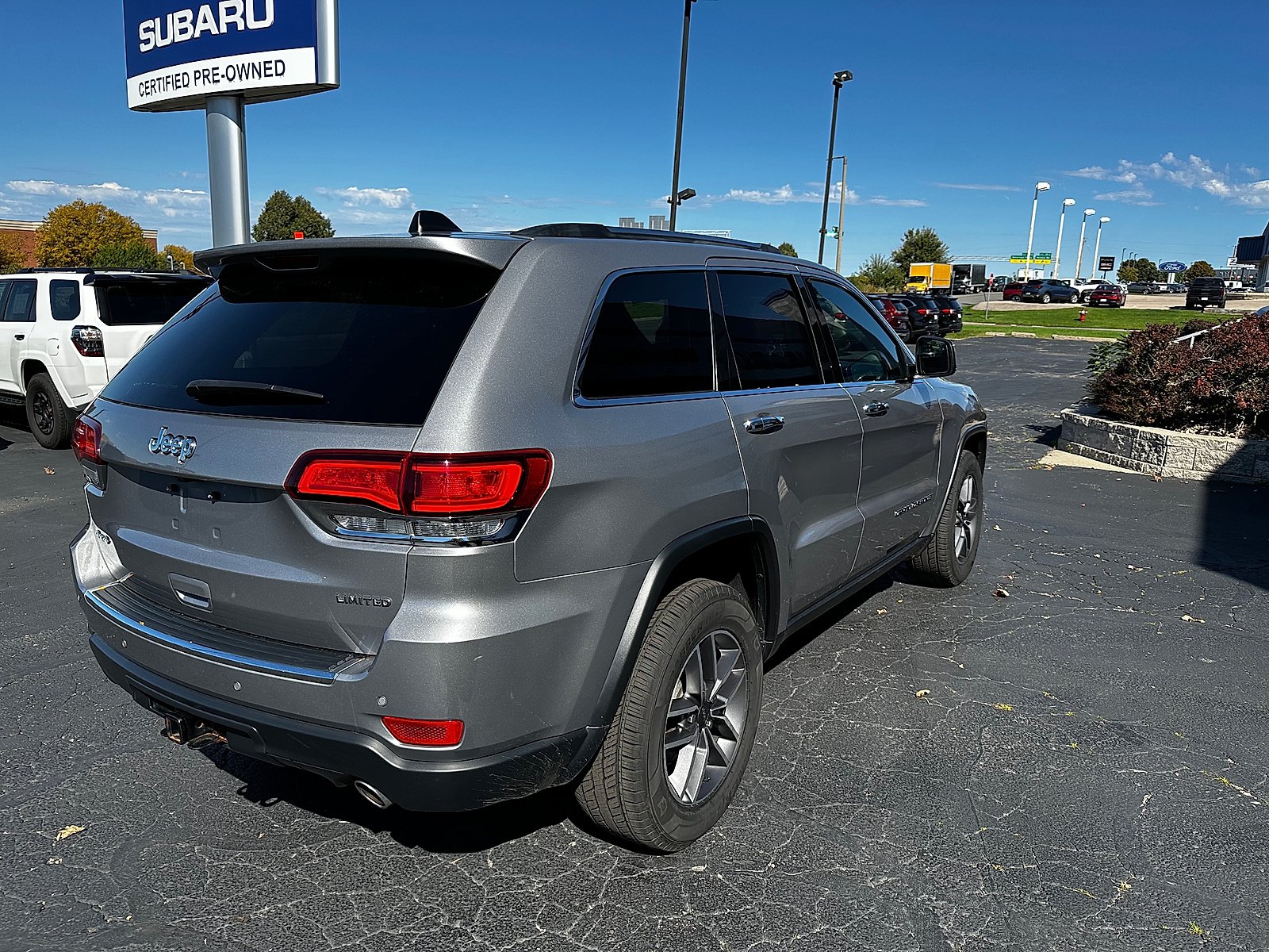 Used 2020 Jeep Grand Cherokee Limited w/ Premium Lighting Group AWD/4WD image 3
