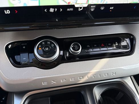 Used 2025 Ford Expedition Active image 22