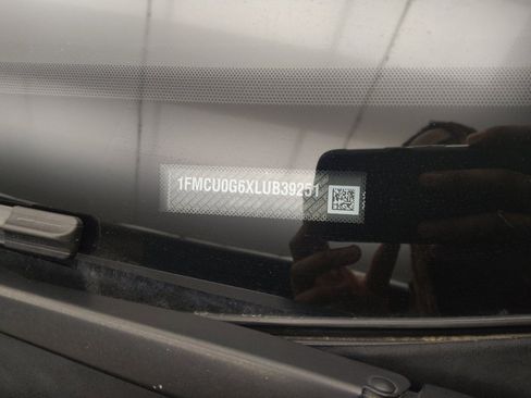 Used 2020 Ford Escape SE image 33