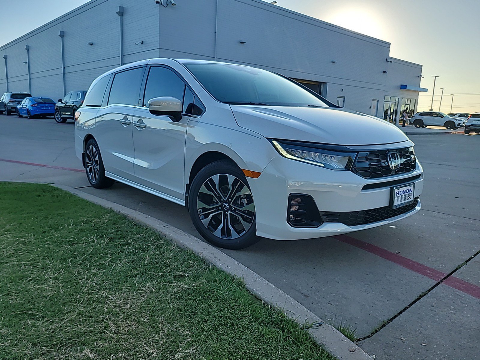New 2026 Honda Odyssey Elite image 2