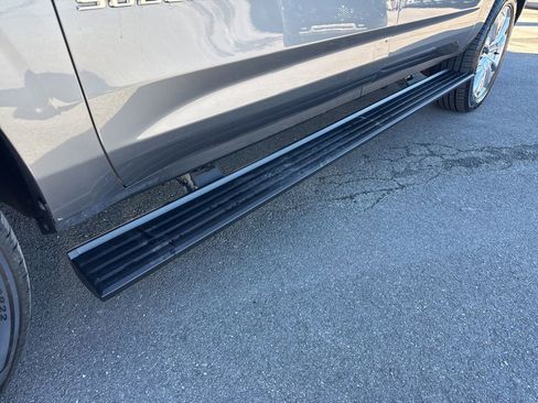 Used 2021 Chevrolet Suburban High Country w/ Premium Package RWD image 19
