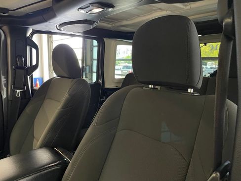 Used 2018 Jeep Wrangler Unlimited Sport S AWD/4WD image 22