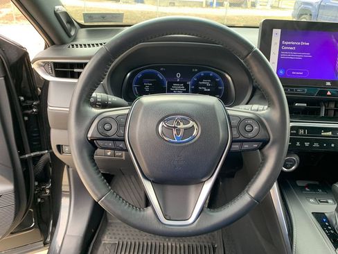 Used 2023 Toyota Venza Limited image 29