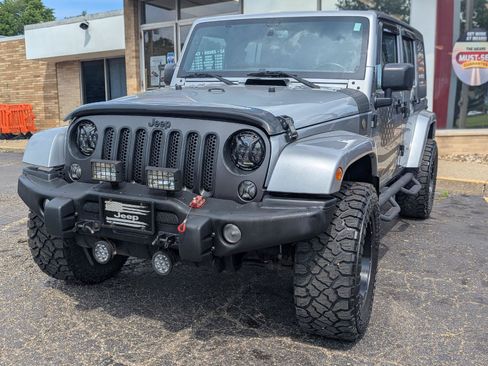 Used 2018 Jeep Wrangler Unlimited Sport AWD/4WD image 3
