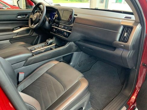 Used 2024 Nissan Pathfinder Platinum w/ Cargo Package AWD/4WD image 22