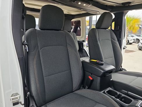 Used 2024 Jeep Wrangler Unlimited image 13
