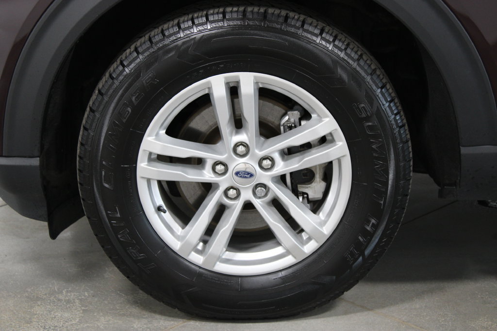 Used 2023 Ford Explorer XLT w/ Equipment Group 202A AWD/4WD image 18