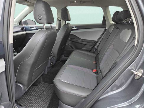 Used 2024 Volkswagen Taos SE w/ Panoramic Sunroof Package image 14