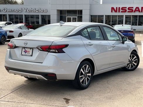 Used 2025 Nissan Versa SV image 5