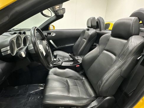 Used 2005 Nissan 350Z Touring RWD image 9