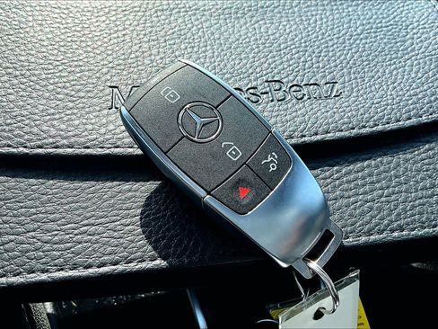 Used 2025 Mercedes-Benz GLE 450e 4MATIC image 15