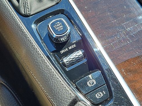 Used 2019 Volvo XC90 T5 Momentum w/ Advanced Package image 24