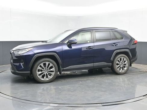 Used 2019 Toyota RAV4 XLE Premium FWD image 11