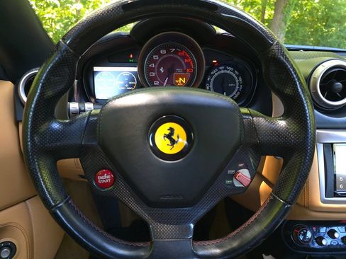 Used 2009 Ferrari California RWD image 31