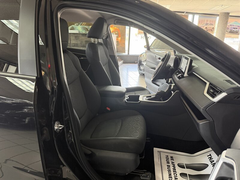 Used 2025 Toyota RAV4 XLE AWD/4WD image 60